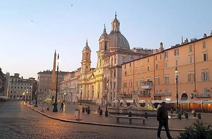 Navona Grand